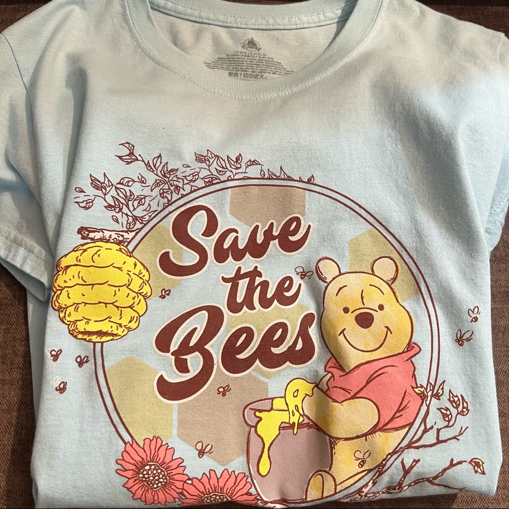 Medium Disney Winnie the Pooh “Save the Bees” T-shirt